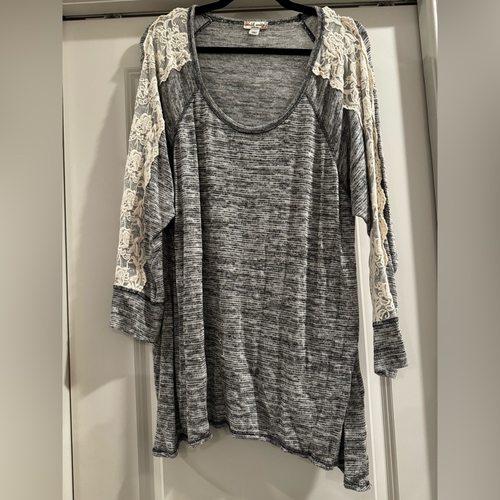 Boutique lightweight grey sweater with sharkbite hem size 2XL